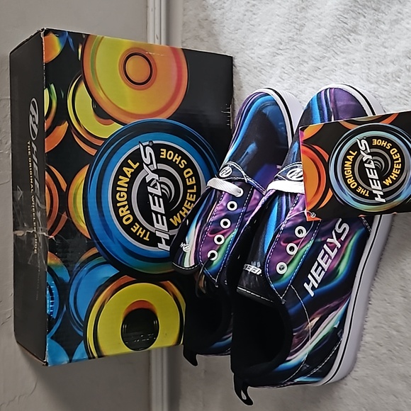 Heelys Other - Heelys Multi Print Galaxy Wheeled Sneaker Shoe